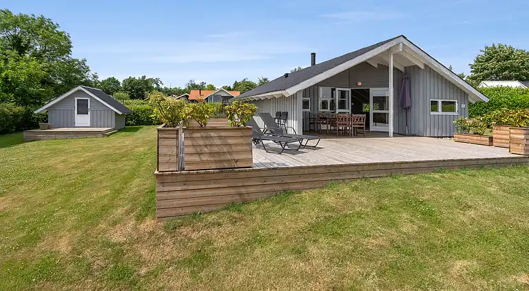 Feriehus med badstue, badestamp og havutsikt