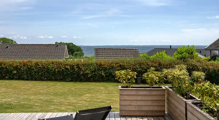 Feriehus med badstue, badestamp og havutsikt