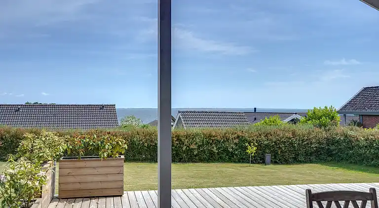 Feriehus med badstue, badestamp og havutsikt