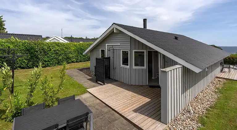 Feriehus med badstue, badestamp og havutsikt