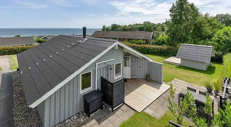 Feriehus med badstue, badestamp og havutsikt