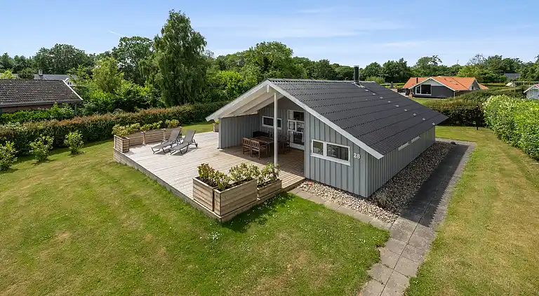 Feriehus med badstue, badestamp og havutsikt