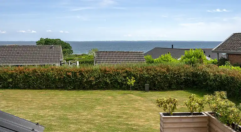 Feriehus med badstue, badestamp og havutsikt