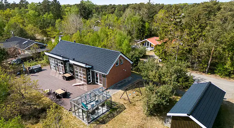 Lækkert feriehus på en dejlig naturgrund
