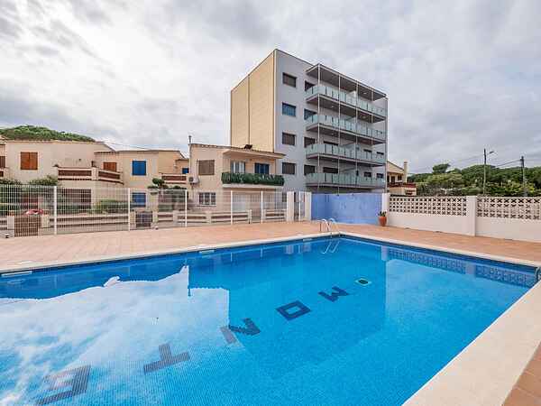 Apartment with community pool for 4 people