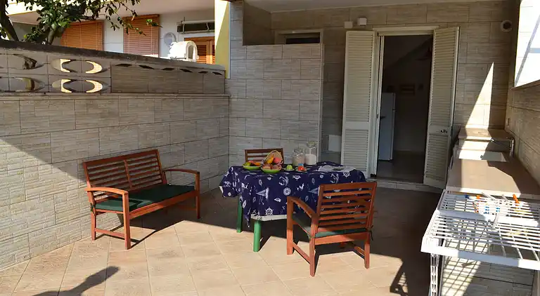 Zweistöckiges Haus in San Foca mit Außenbereichen und