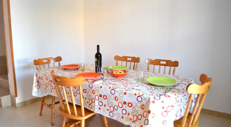 Zweistöckiges Haus in San Foca mit Außenbereichen und