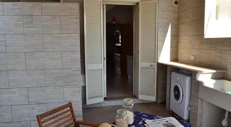 Zweistöckiges Haus in San Foca mit Außenbereichen und