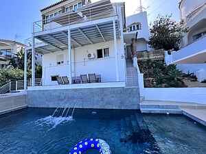 Dream villa with swimming pool, jacuzzi and waterfall