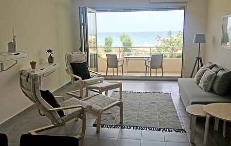“lifeguard” beachfront: Luxury Flat, 30meters From Sea