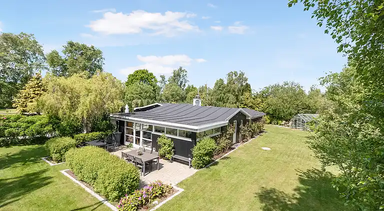 Unikt sommerhus i rolige omgivelser