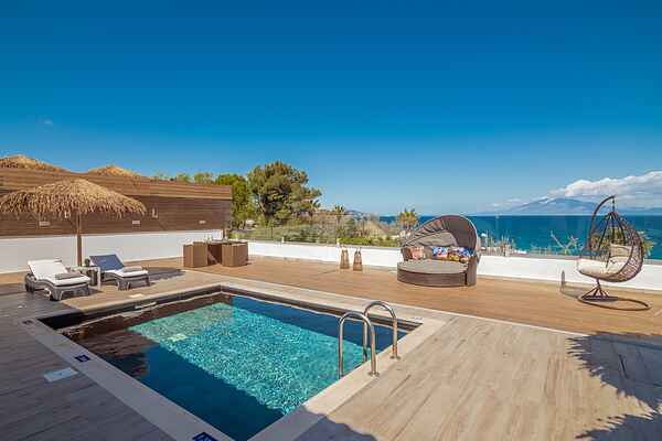 Luxury Villa Cavo Mare Thalassa with private pool & jacuzzi