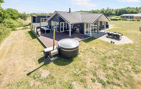 Familien-Sommerhaus mit Wildnisbad und Sauna