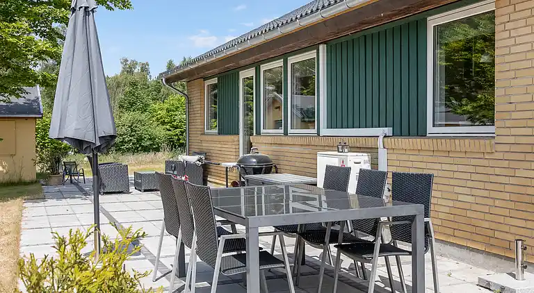 Stort sommerhus med vildmarksbad og shelter