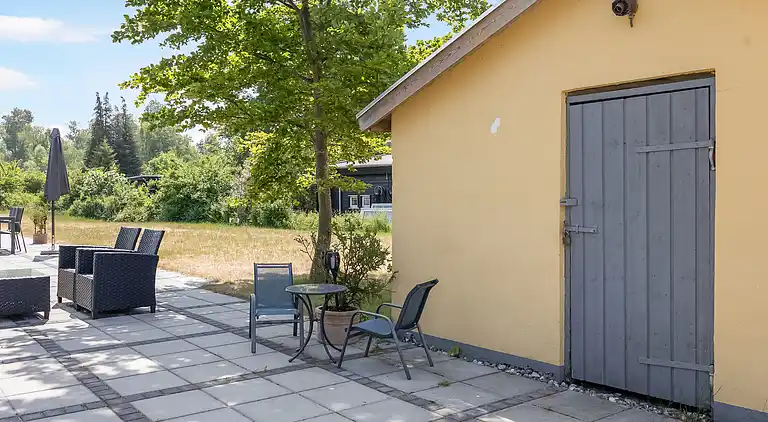 Stort sommerhus med vildmarksbad og shelter