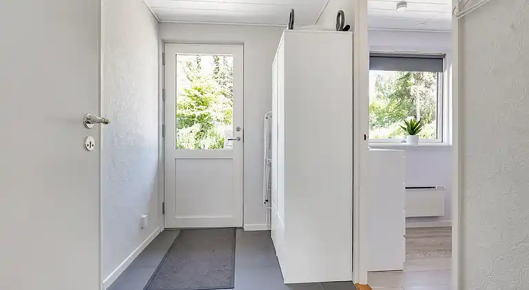 Stort sommerhus med vildmarksbad og shelter