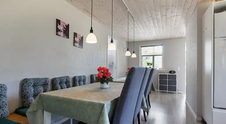 Stort sommerhus med vildmarksbad og shelter