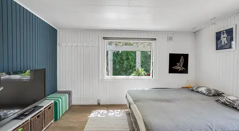 Rummeligt sommerhus med udsigt til vild natur