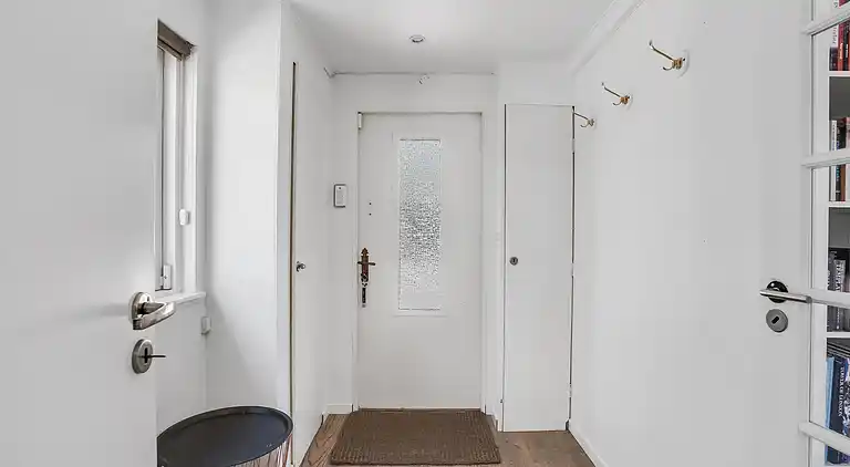 Rummeligt sommerhus med udsigt til vild natur