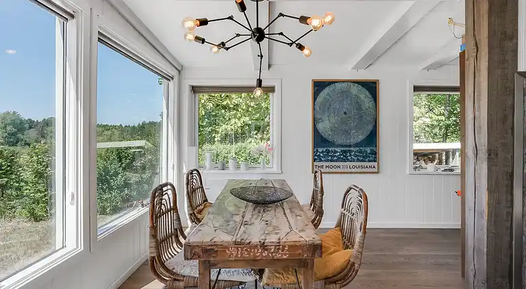 Rummeligt sommerhus med udsigt til vild natur