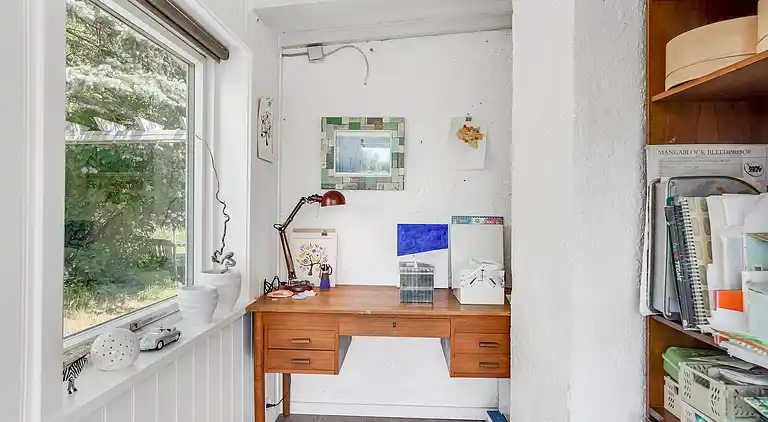 Rummeligt sommerhus med udsigt til vild natur