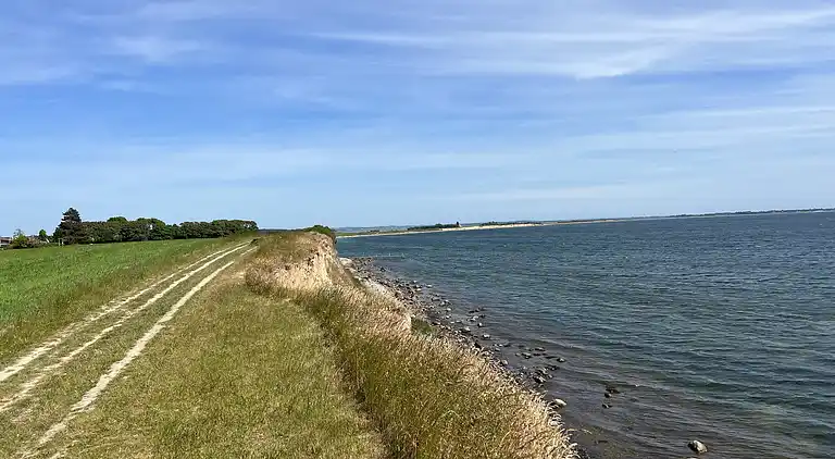 Ferienhaus in der 2. Reihe von Enøs Küste