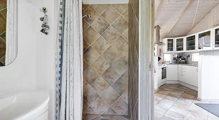 Hyggeligt sommerhus i naturrige omgivelser