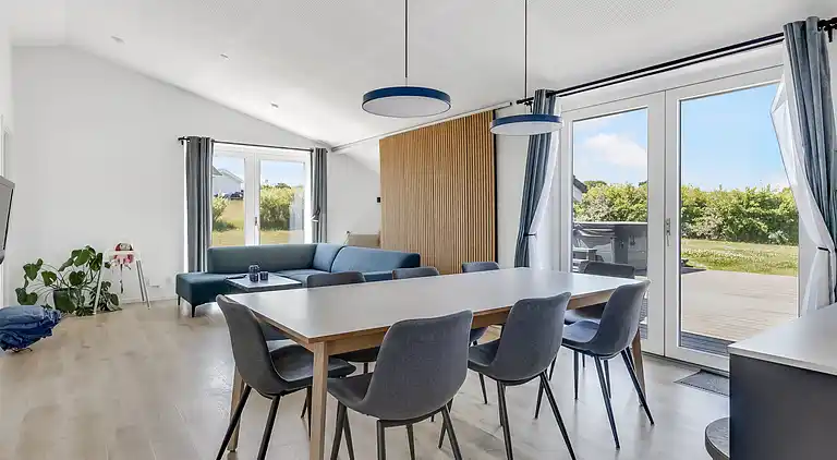 Neues, modernes Ferienhaus mit Whirlpool