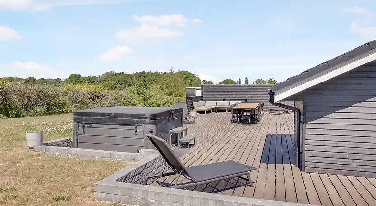 Neues, modernes Ferienhaus mit Whirlpool