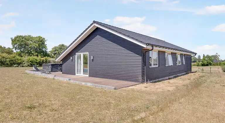 Neues, modernes Ferienhaus mit Whirlpool