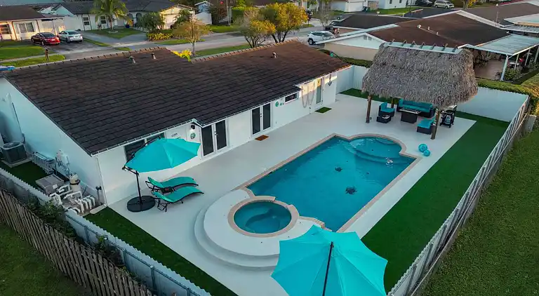 Maggie Home In Kendall - Pool And Tiki Bar