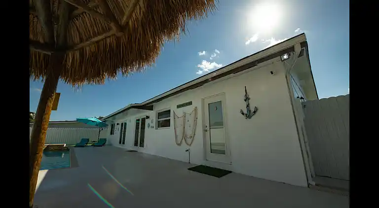 Maggie Home In Kendall - Pool And Tiki Bar
