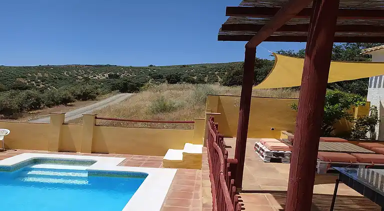 Farm house in Fuentes de Cesna
