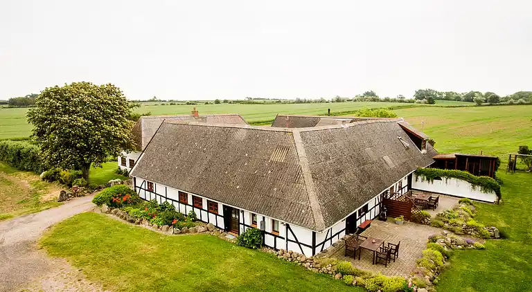 Idyllisk bindingsværksgård 600m fra Lillebælt