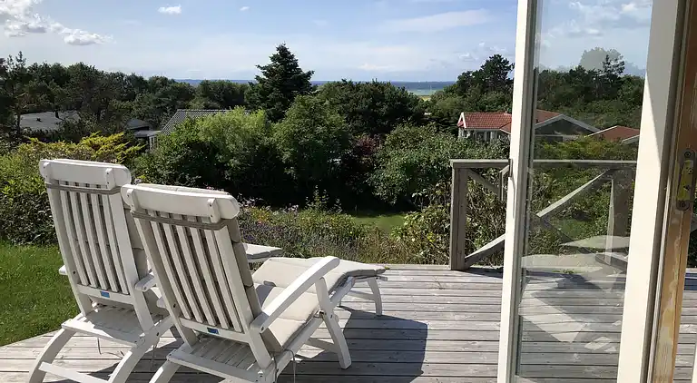 Lækkert sommerhus med havudsigt