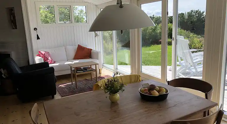 Lækkert sommerhus med havudsigt