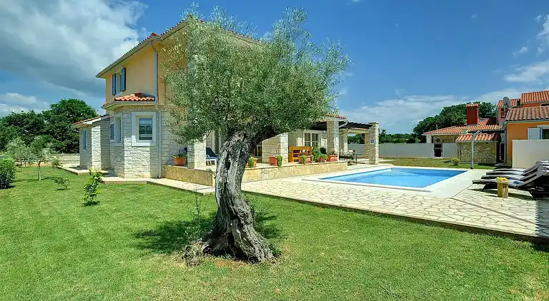 Villa in Gajana