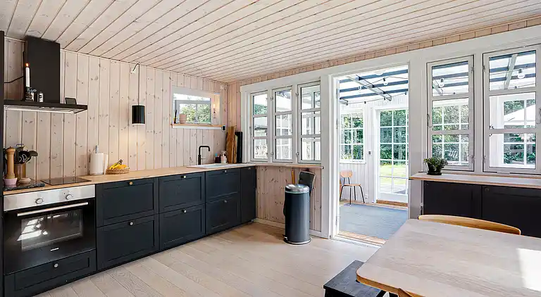 Charmerende sommerhus tæt på smuk badestrand