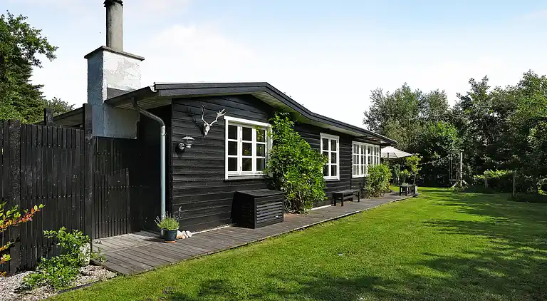 Charmerende sommerhus tæt på smuk badestrand