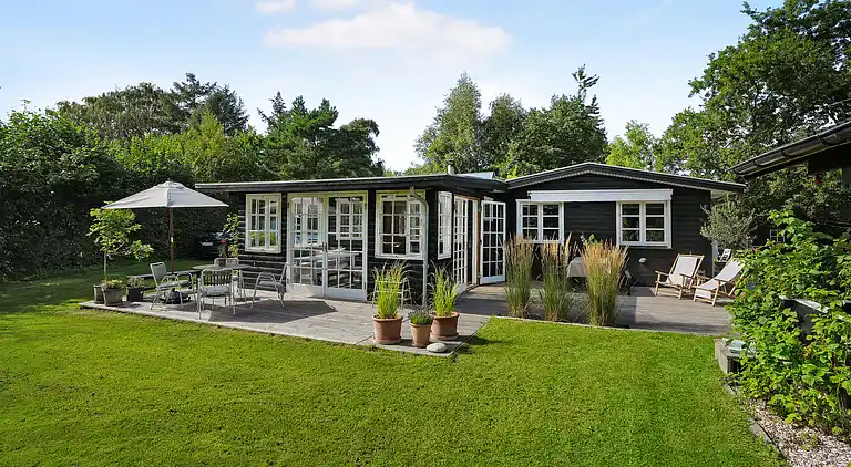 Charmerende sommerhus tæt på smuk badestrand