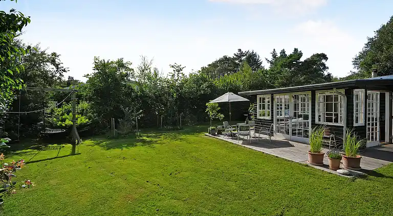 Charmerende sommerhus tæt på smuk badestrand