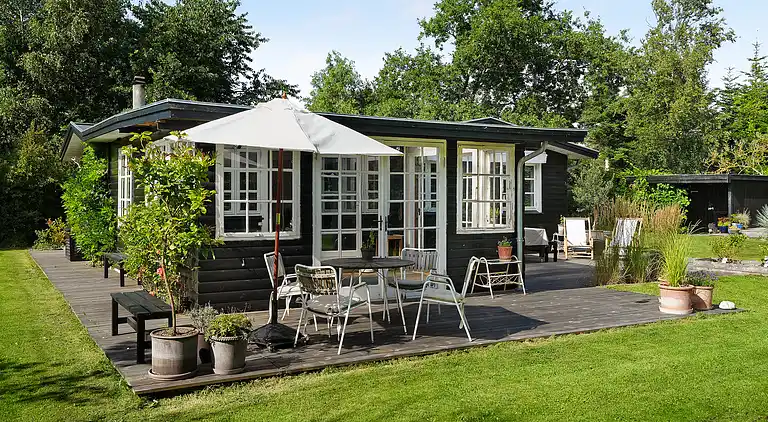 Charmerende sommerhus tæt på smuk badestrand