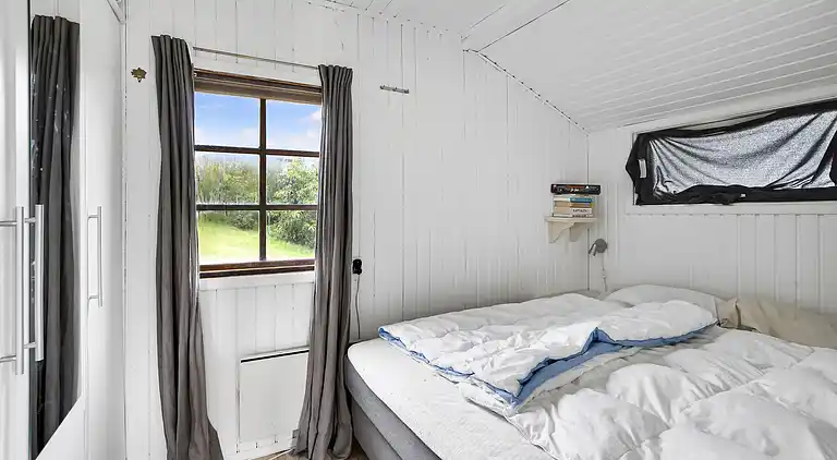 Kystnært sommerhus i Rågeleje  med havkig