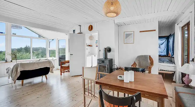 Kystnært sommerhus i Rågeleje  med havkig