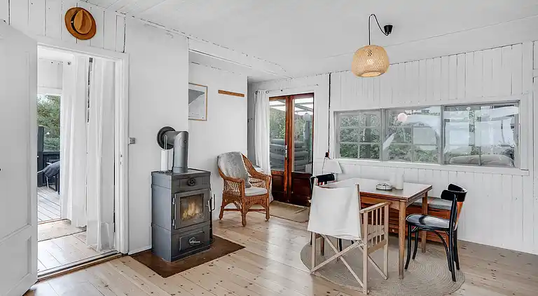 Kystnært sommerhus i Rågeleje  med havkig