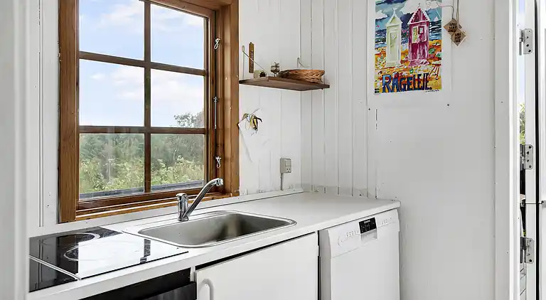 Kystnært sommerhus i Rågeleje  med havkig