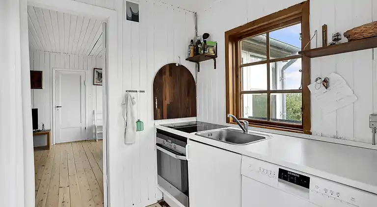 Kystnært sommerhus i Rågeleje  med havkig