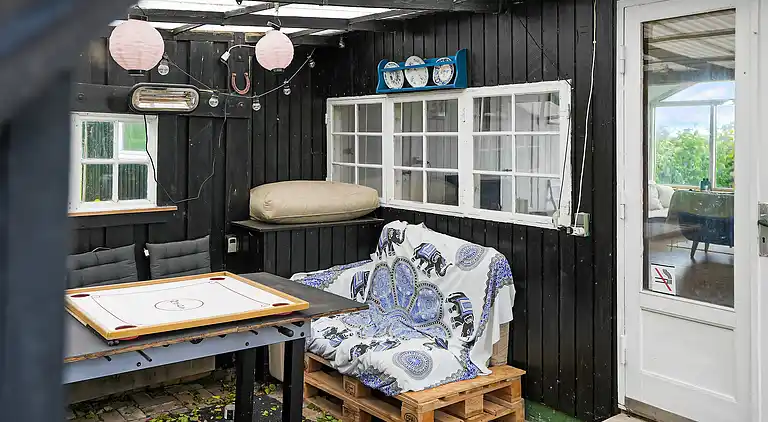 Kystnært sommerhus i Rågeleje  med havkig