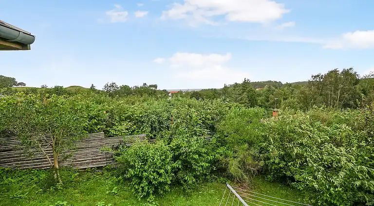 Kystnært sommerhus i Rågeleje  med havkig