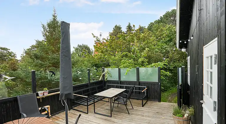 Kystnært sommerhus i Rågeleje  med havkig